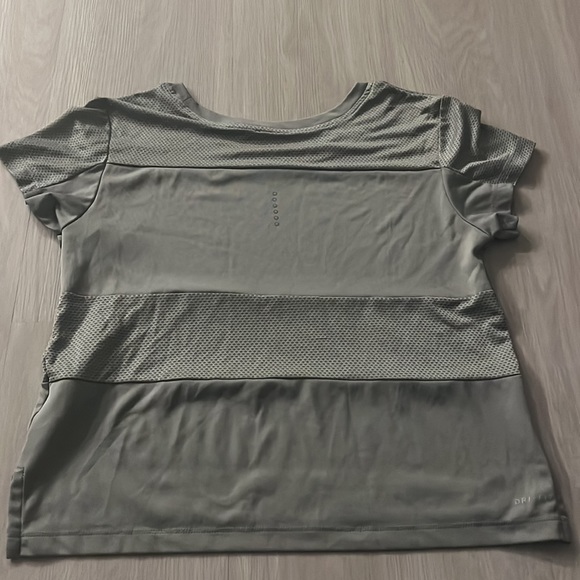 Cropped Nike workout tee Dri Fit Running - Picture 4 of 4